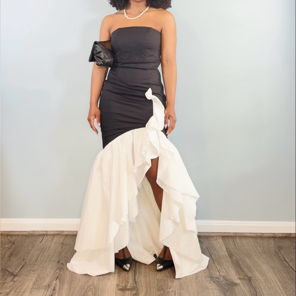 Chic Strapless Black and White Dress
